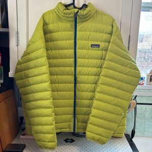 Patagonia Vibrant Green Down Sweater Jacket with Blue Accent Zipper